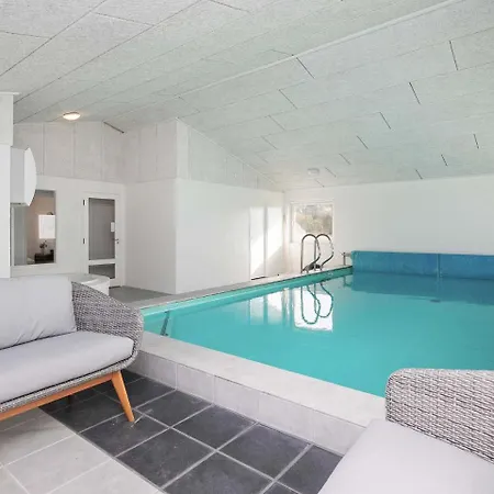 12 Person Holiday In Holiday home
